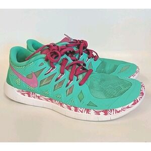 Nike Green And Pink Running Shoes Women's Is Shoe Size 7Y       (1203)